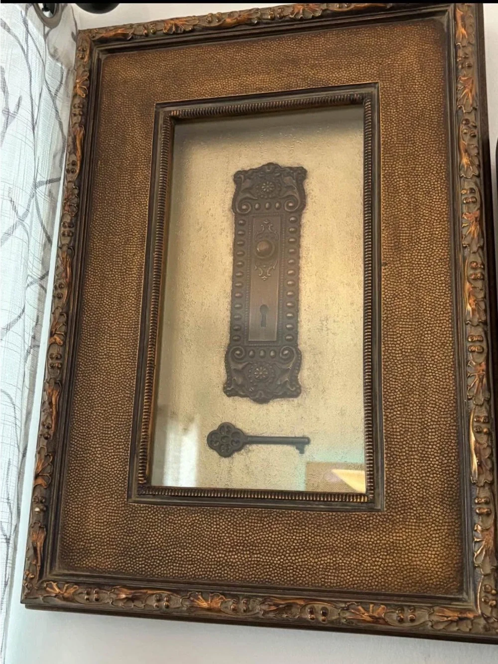 Bombay Victorian Door Plate & Key Wall Art in Brown and Gold